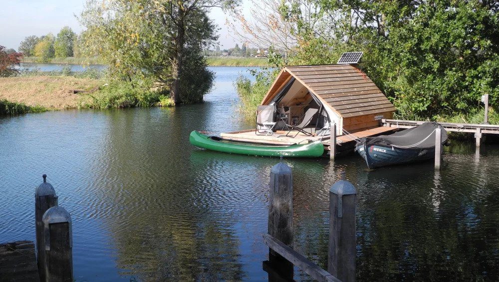 Sleeping on the water - Sustainaway Sleeping on the water